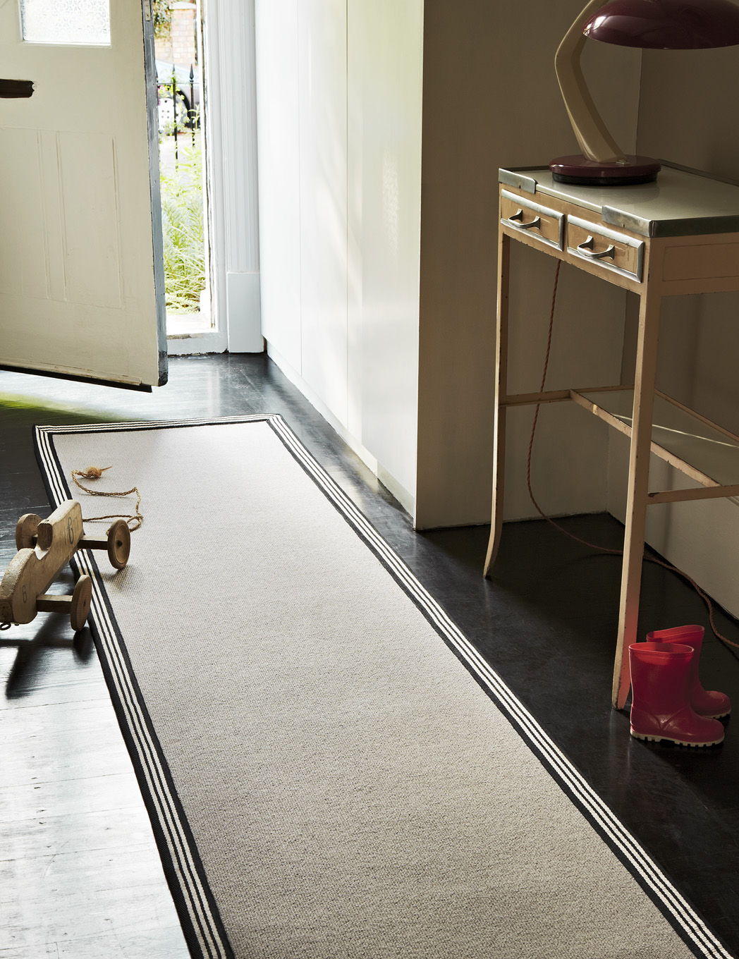 Wool Romance Runner Balck stripe border