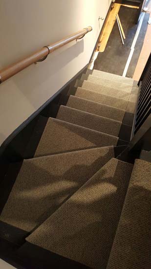 portfolio carpets stairs white carpet black steps 03