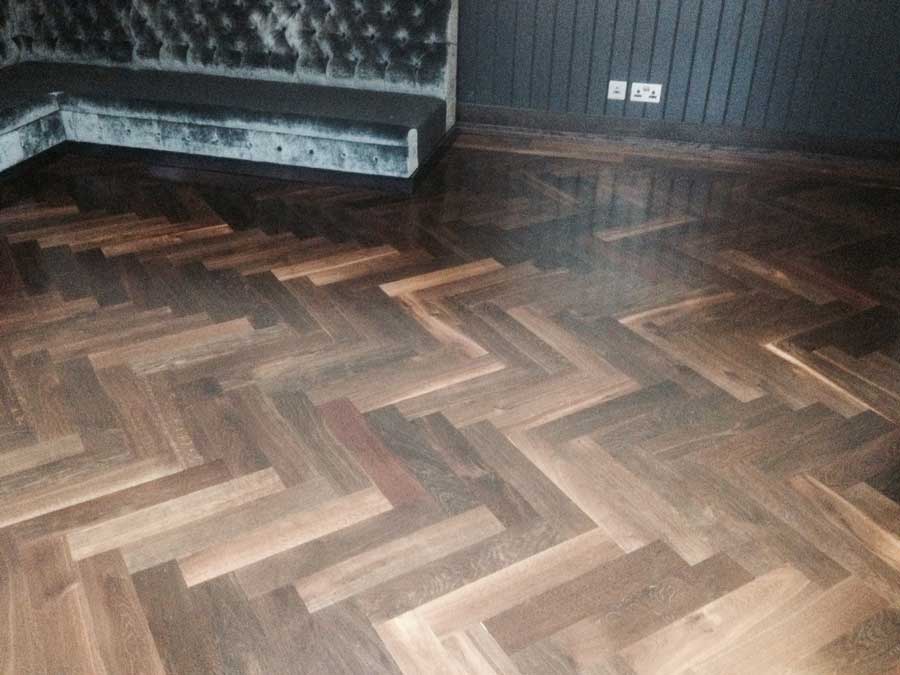 portfolio sanding and sealing dark herringbone wood 01